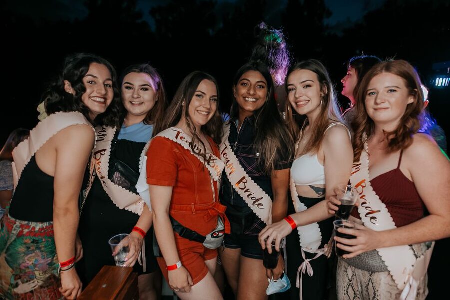 Krakow: Boat Party with Unlimited Drinks - Crowding, heat, and comfort