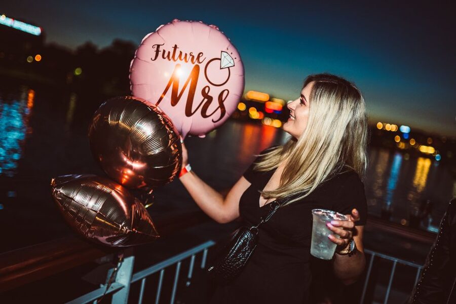 Krakow: Boat Party with Unlimited Drinks - Music, drinking games, and the live magic show