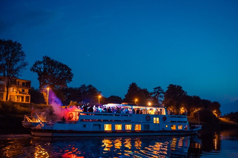 Krakow: Boat Party with Unlimited Drinks - Choosing between the 5:00 PM and 8:00 PM cruises