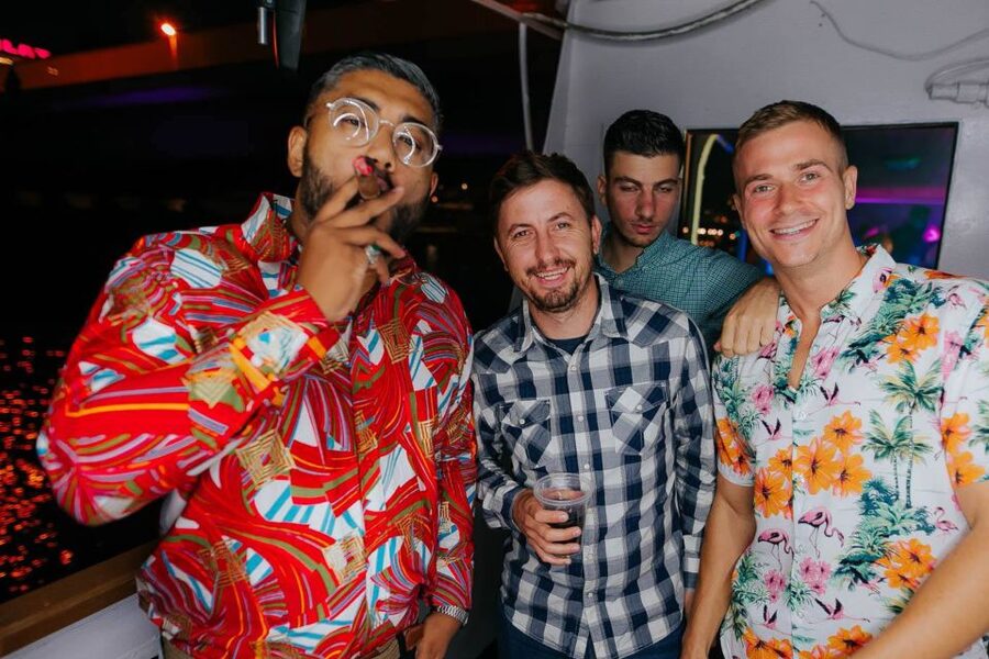 Krakow: Boat Party with Unlimited Drinks - Meeting the guides by the Vistula