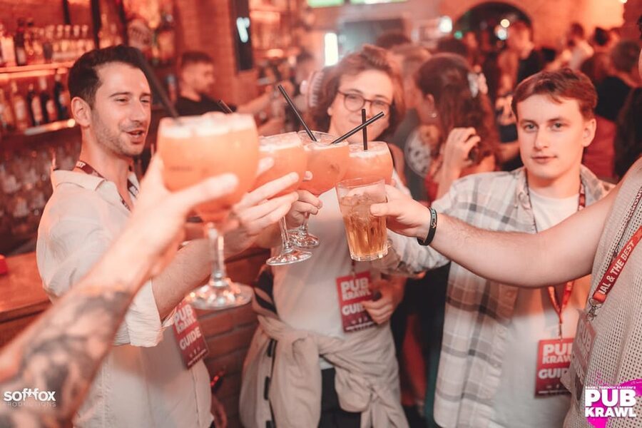 Krakow: Bottomless Brunch with 3-Course Meal and Drinks - First course: nachos with melted beer cheese sauce