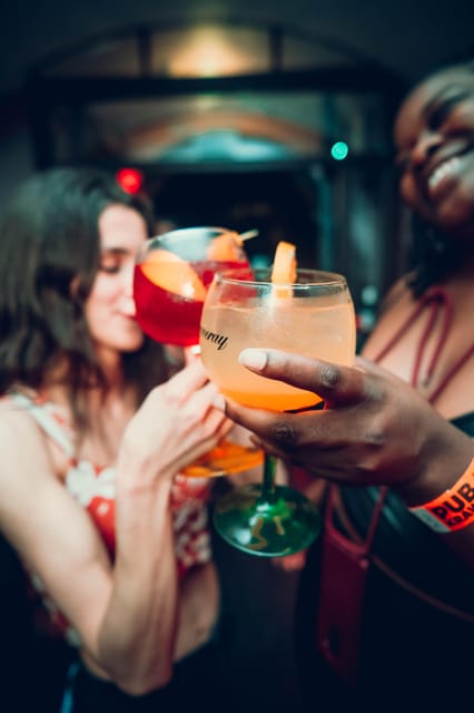 Krakow: Bottomless Brunch with 3-Course Meal and Drinks - Music, karaoke, and the social side