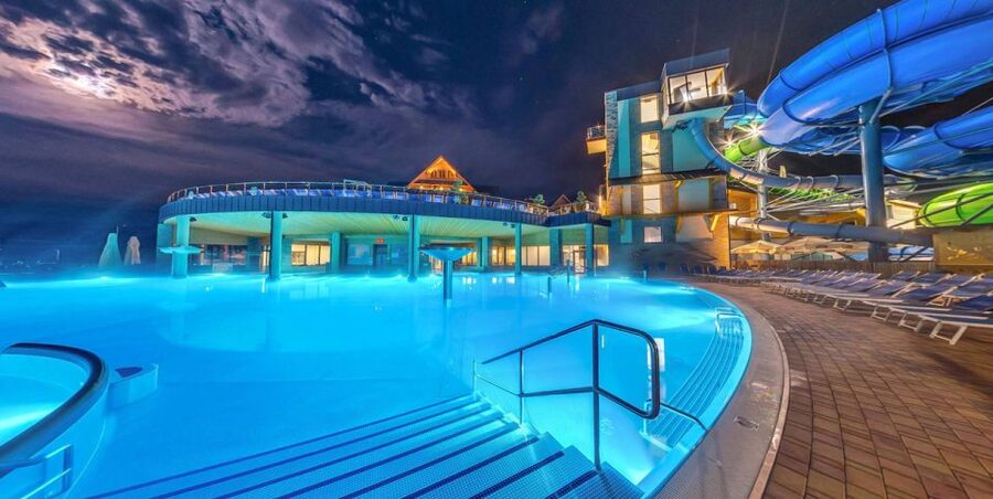Krakow: Chocholowskie Baths with Ticket and Transportation - Arriving at Chochołowskie Thermal Baths