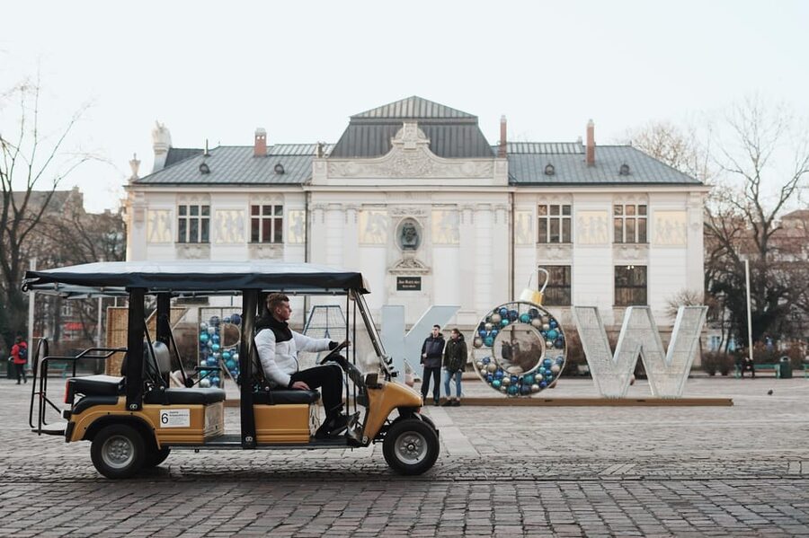 Krakow: City Sightseeing Tour by Golf Cart - Comfort, weather, and what to bring