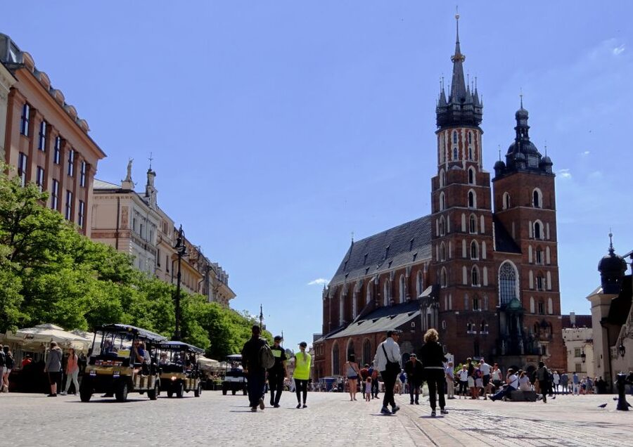 Krakow: City Tour by Electric Golf Cart - Should you book the electric golf cart tour?