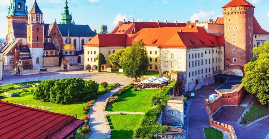 Krakow: Daily Wawel Cathedral Guided Tour with Admission - Royal coronations, burials, and Polish rulers