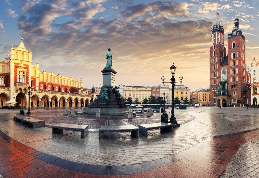 Krakow: E-Car City Tour - Wawel Castle and the Old Town’s royal edge