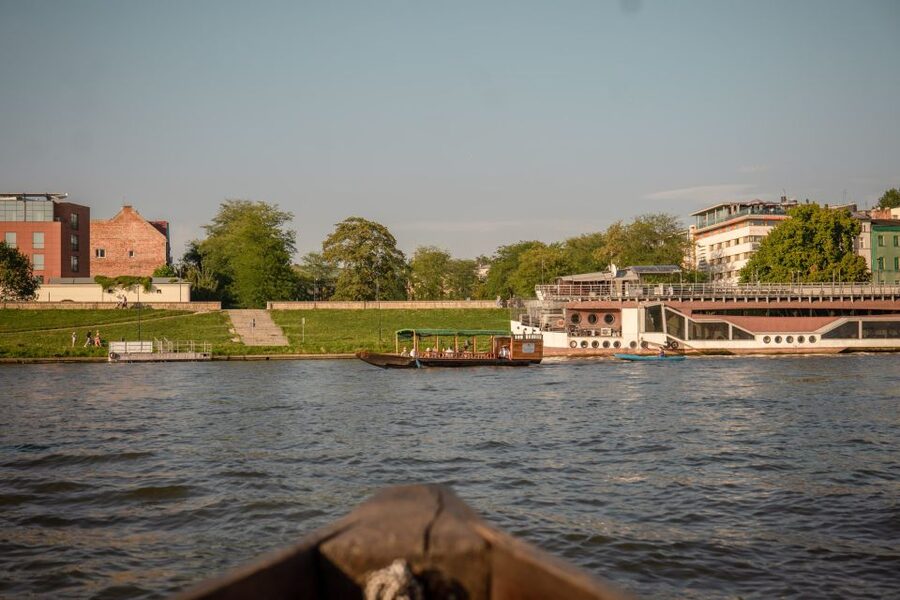 Krakow: Early Bird Vistula River Sightseeing Cruise - Cricoteka and the modern side of Krakow