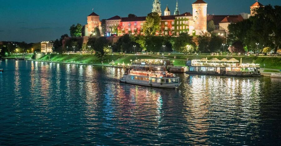 Krakow: Evening Cruise with a Glass of Wine - Why the Vistula is a fine place to see Krakow at night