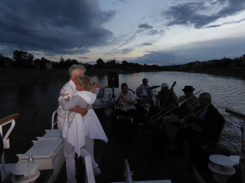 Krakow: Evening Cruise with a Glass of Wine - A long list of passing sights
