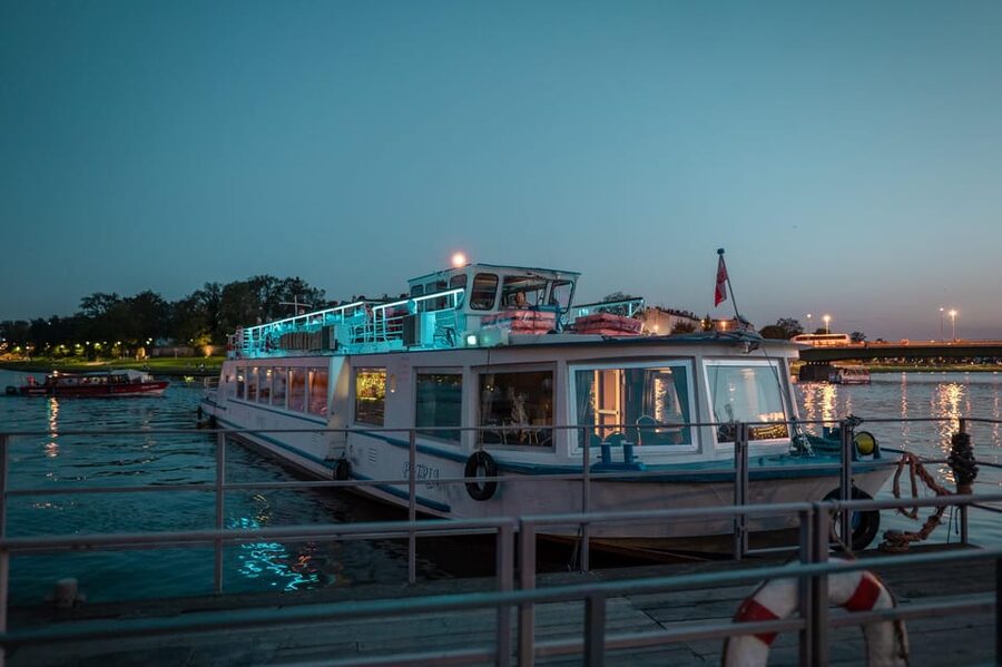 Kraków: Evening or Night River Cruise - Starting beside Wawel Castle