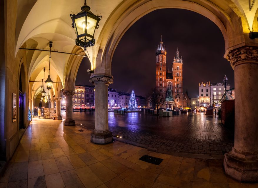 Krakow: Evening Walking Tour with Spooky Stories - Florian Gate and the first taste of Krakow’s darker past