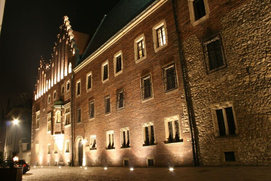 Krakow: Evening Walking Tour with Spooky Stories - True crime, punishment, and the city’s unsavory characters