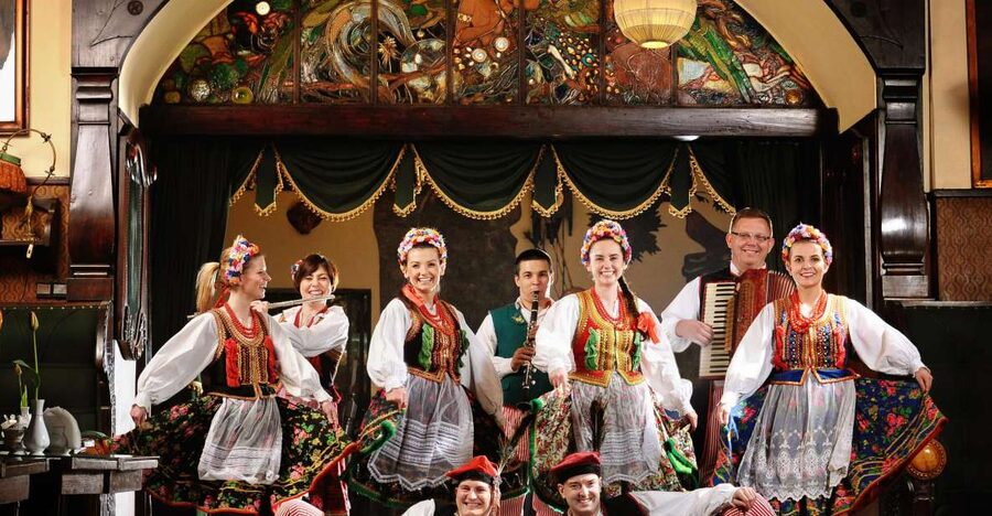 Krakow: Folk Show & 3-Course Dinner at Jama Michalika Café - Entering Jama Michalika Café on Floriańska Street