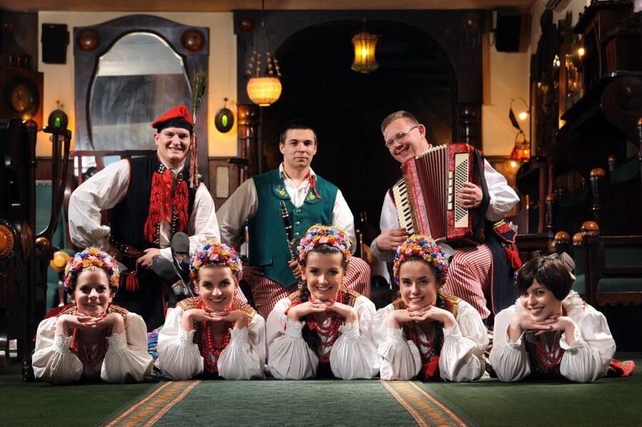 Krakow: Folk Show & 3-Course Dinner at Jama Michalika Café - Audience participation, with plenty of choice
