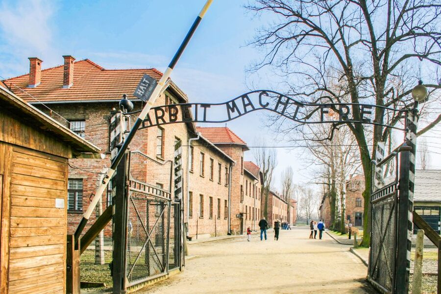 Krakow: Full-Day Auschwitz-Birkenau & Salt Mine Guided Tour - Why combine Auschwitz and Wieliczka in one day?