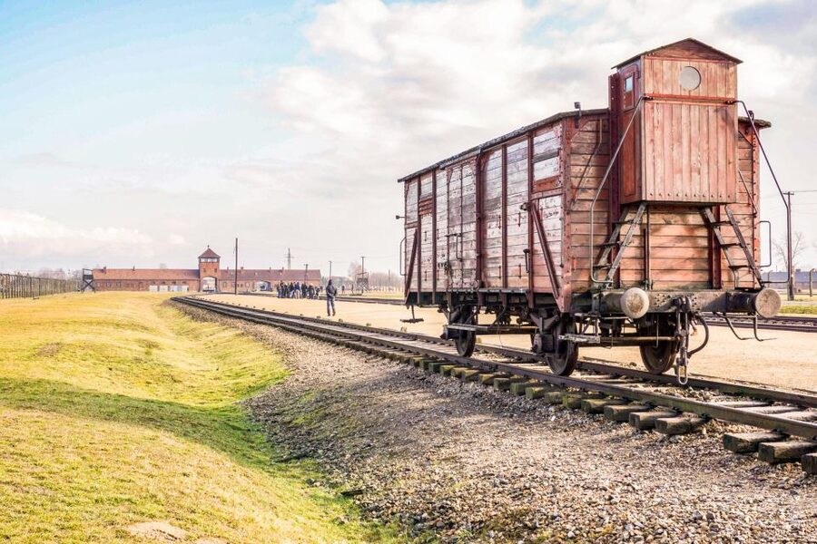 Krakow: Full-Day Auschwitz-Birkenau & Salt Mine Guided Tour - Going underground at the Wieliczka Salt Mine