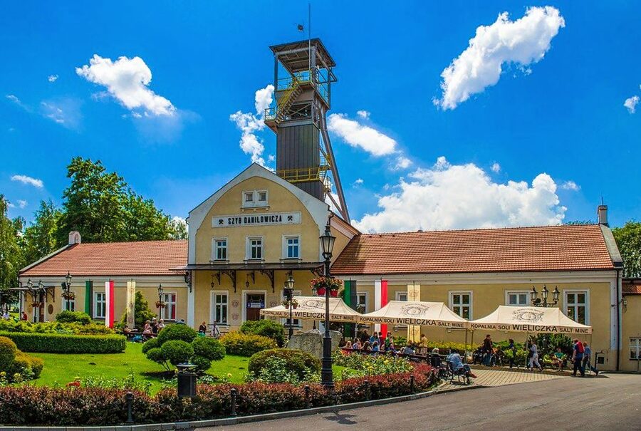 Krakow: Full-Day Auschwitz-Birkenau & Salt Mine Guided Tour - What to bring and how to prepare