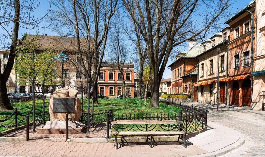 Krakow: Full Tour Regular 1.5h guided city tour by E-Cart - Why an electric cart works well in Krakow