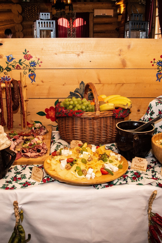 Krakow: Full Traditional Polish Dinner & Folk Show - An hour of Polish music and dance