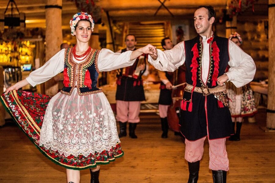 Krakow: Full Traditional Polish Dinner & Folk Show - The welcome drink and Polish dinner
