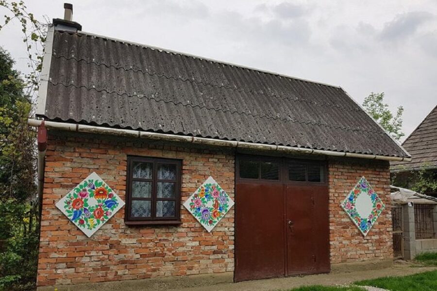 Krakow: Guided Day Tour of Zalipie Village & Museum Entry - Seeing the flower-painted village