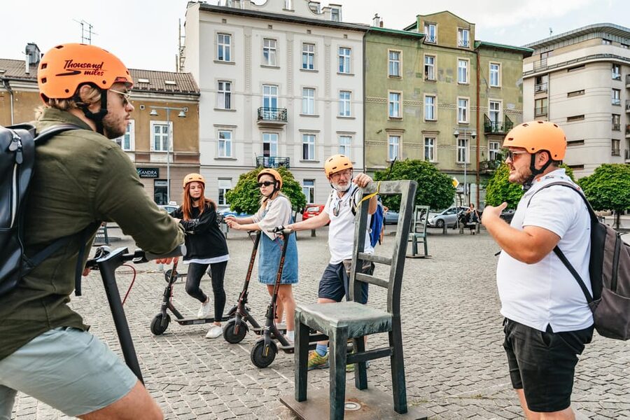 Krakow: Guided E-Scooter City Tour with Food Tastings - Wawel Castle and the dragon by the river