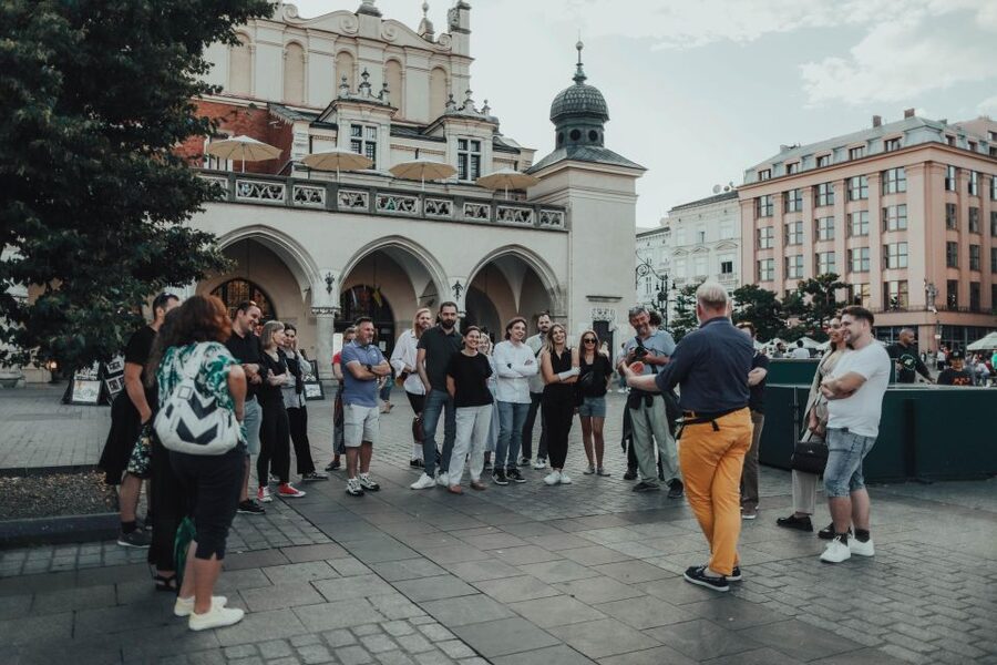 Krakow: Guided Old Town Tour - Entering St. Mary’s Basilica