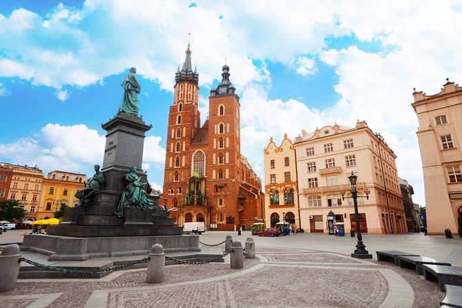 Krakow: Guided Sightseeing Tour by golf cart/buggy - Old Town sights from St. Florian’s Gate to the Cloth Hall
