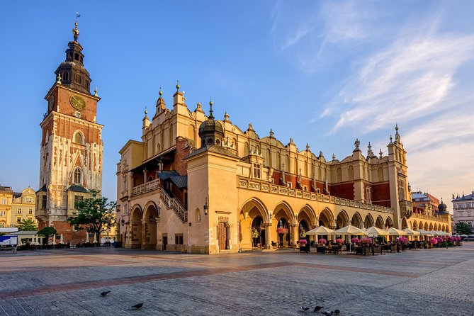 Krakow: Guided Sightseeing Tour by golf cart/buggy - Kazimierz, with synagogues, markets, and quiet streets
