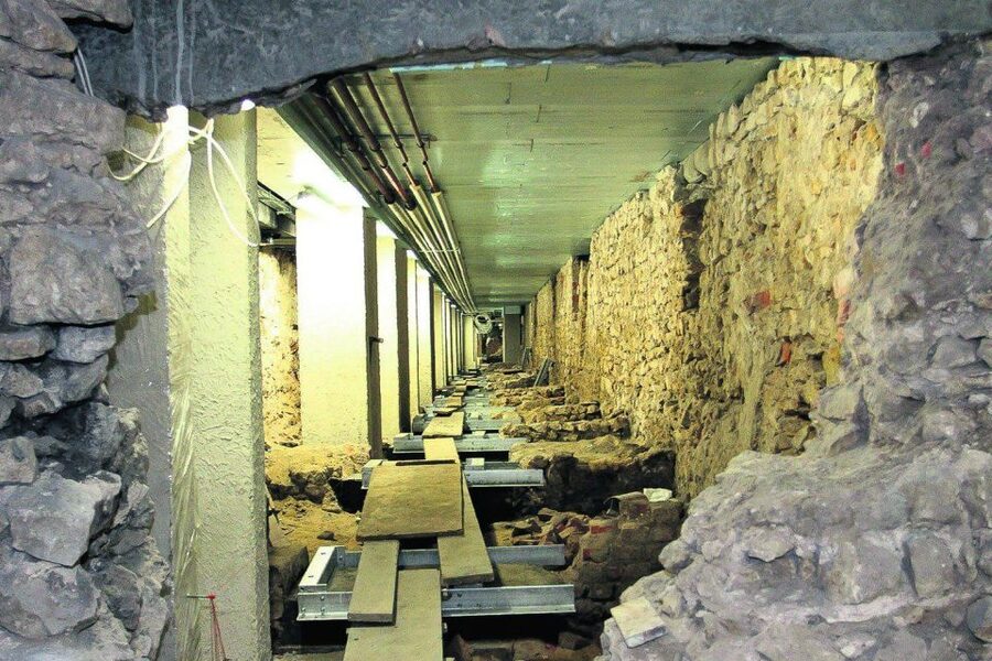 Krakow: Guided Tour of Rynek Underground - The preserved market routes tell the clearest story