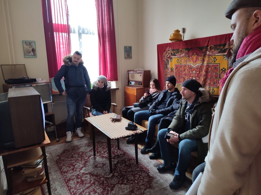 Krakow: Guided Tour to Nowa Huta on Commie Retro Van - What the guide adds to the experience