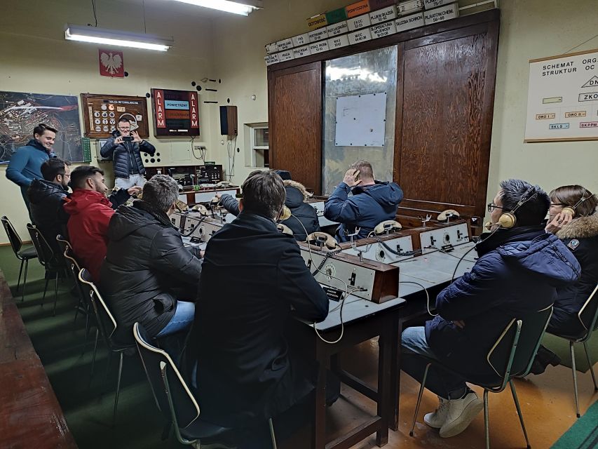 Krakow: Guided Tour to Nowa Huta on Commie Retro Van - Famous visitors and a place normally closed to you