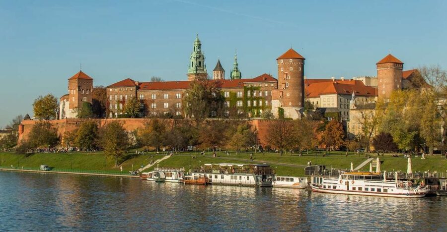 Krakow: Guided Wawel Tour, Lunch, and Vistula River Cruise - Cruising the Vistula on a modern catamaran