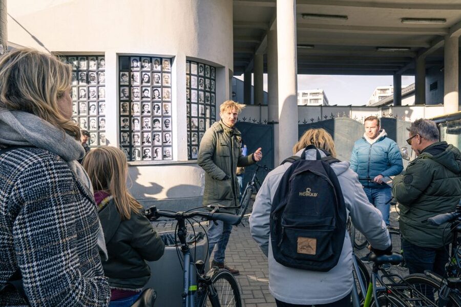 Krakow: Hidden Bike Tour - A park filled with Polish heroes