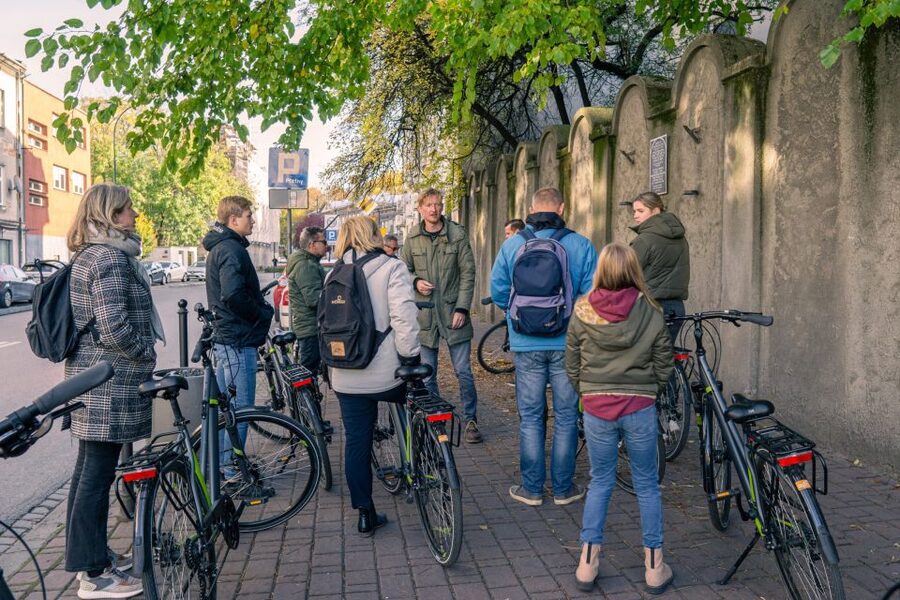 Krakow: Hidden Bike Tour - Entering Podgórze and the former Jewish ghetto