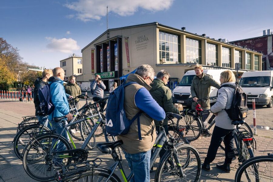 Krakow: Hidden Bike Tour - What the guide adds to the experience