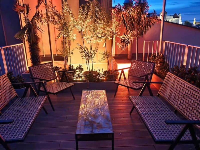Krakow: Hidden Rooftop Bar Reservation with 1 Cocktail - Why the Wawel and Vistula views matter
