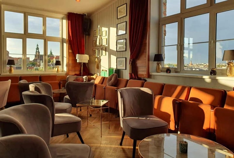 Krakow: Hidden Rooftop Bar Reservation with 1 Cocktail - Who will get the most from this experience