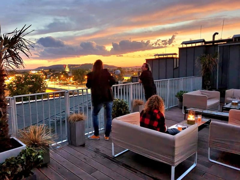 Krakow: Hidden Rooftop Bar Reservation with 1 Cocktail - Finding Holiday Suites Cracow and reaching the terrace