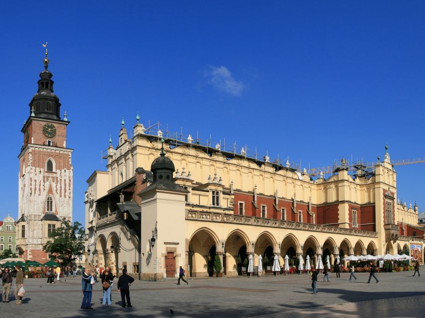 Krakow: Highlights of Old & New Town Private Walking Tour - Why four hours works well in central Krakow