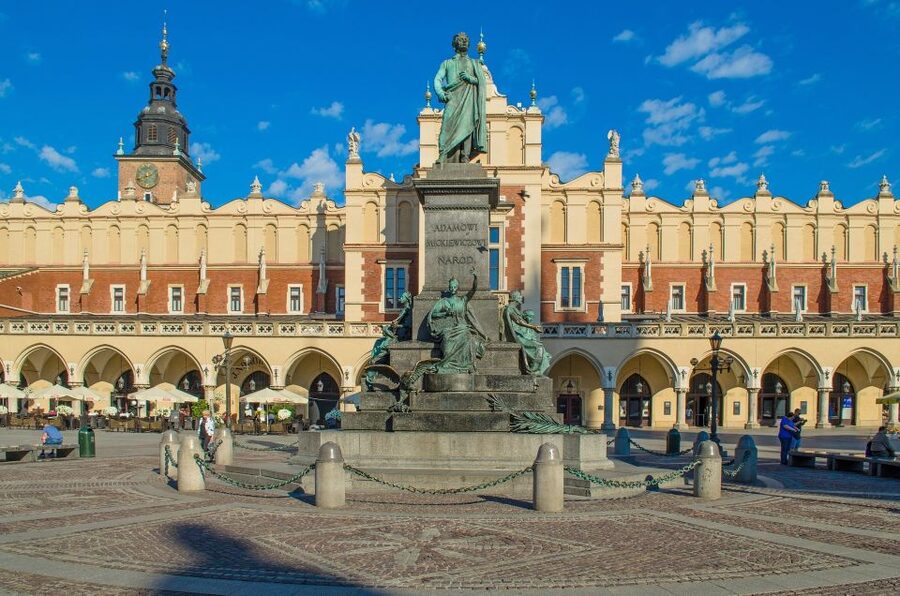 Krakow: Highlights of Old & New Town Private Walking Tour - Wawel Hill, royal courtyards, and the cathedral