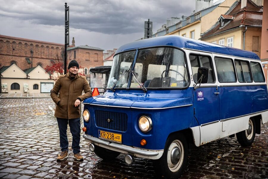 Krakow Highlights Tour in Classic Car with Pro Photo Session - Wawel Hill finishes with Krakow’s great symbol