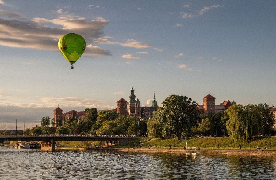 Kraków: Hot Air Balloon Flight with Champagne - The first 10 minutes: safety before scenery