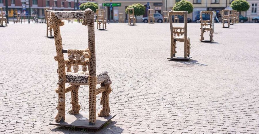 Krakow: Jewish Ghetto Guided Walking Tour - Ghetto Heroes Square and the empty chairs