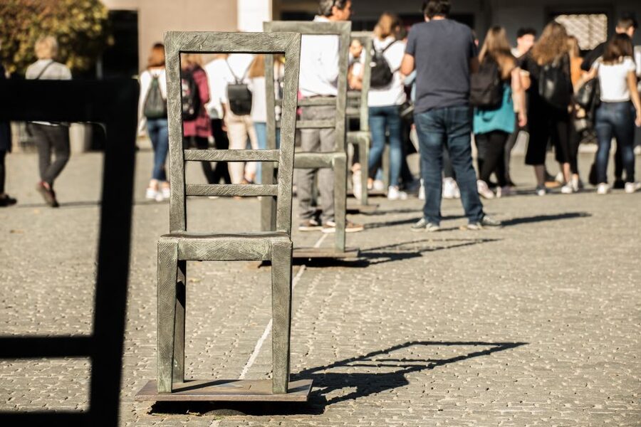 Krakow: Jewish Ghetto Walking Tour - Ghetto Heroes Square and the empty chairs