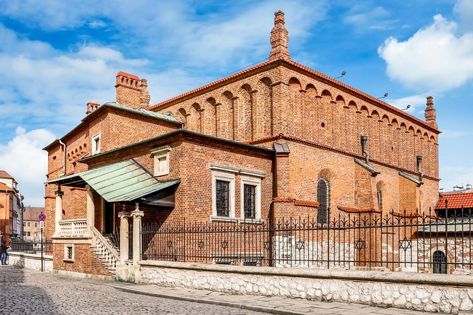 Krakow Jewish Quarter Guided Walking Tour - Remuh Synagogue and the cemetery beside it