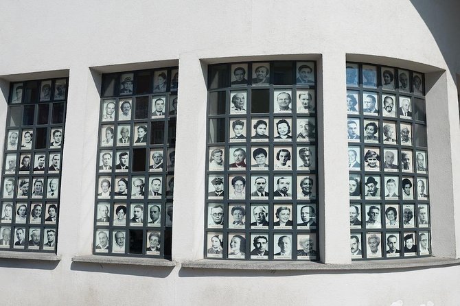Krakow: Jewish Quarter Kazimierz & Schindler's Factory & Ghetto Guided Tour - Ghetto Heroes Square and the Chair Memorial