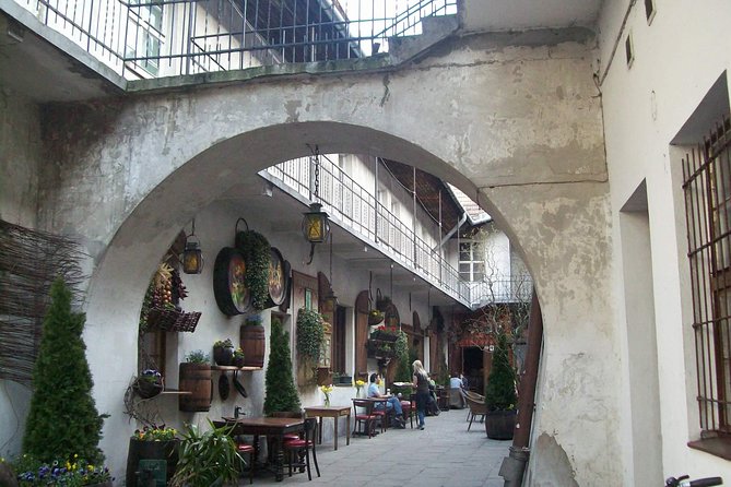 Krakow Kazimierz and Jewish Ghetto Tour with Synagogues - The bridge between Kazimierz and Podgórze