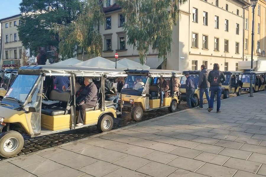 Krakow: Kazimierz by Golf Cart and Schindler's Factory Tour - Kazimierz by heated golf cart
